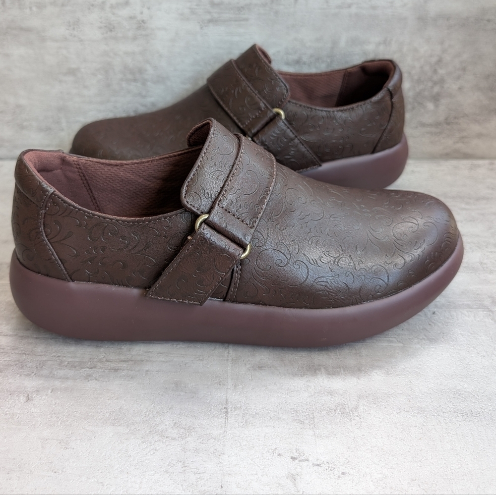 Alegria by PG Lite Women's Dark Brown Embossed Leather Comfort Clog Size 36